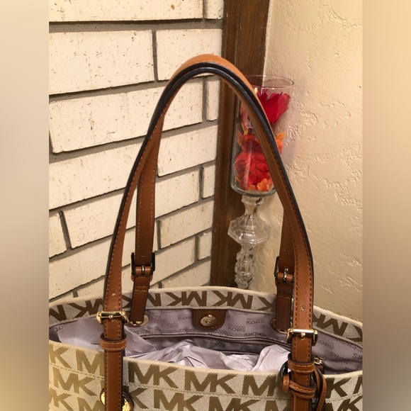 2 - Piece - Micheal Kors - Signature Jacquard North South Tote and Wallet - Picture 7 of 16